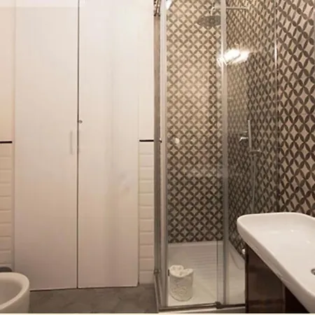 Πανσιόν Mansarda Bellini 84 4*